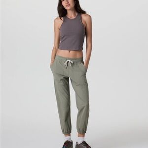 Women's Vuori Miles Jogger Pants in “Laurel”